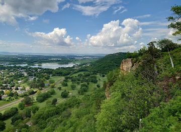 iowa/driftless-area/attraction/grandad-bluff-park