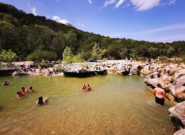 texas/austin/attraction/sculpture-falls