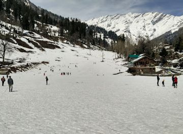 india/manali/solang-valley/attraction/solang-ropeway-ski-center