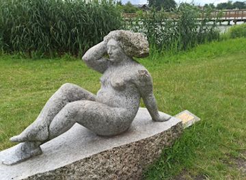 poland/suwalki/attraction/pomnik-kobiety