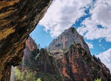 utah/kanab/attraction/weeping-rock-trail