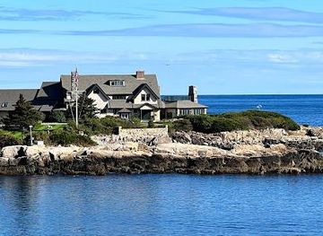 maine/portland-head-light/attraction/walkers-point