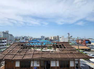 south-korea/gangneung-coastal-areas/attraction/dokkaebi-market