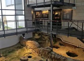 portugal/cascais/attraction/museu-de-almada-covas-de-pao