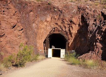 nevada/lake-mead-national-recreation-area/attraction/historic-railroad-hiking-trail