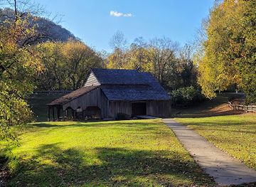 tennessee/east-tennessee/attraction/w-g-lenoir-museum