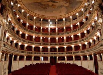italy/pompeii/attraction/teatro-del-fondo