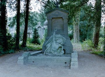 france/amiens/attraction/tombe-de-jules-verne