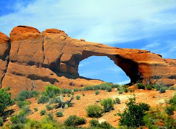 utah/arches-national-park/attraction/skyline-arch