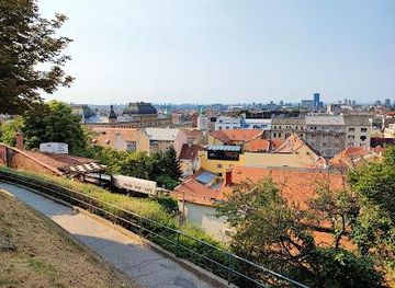 croatia/zagreb/attraction/strossmayer-promenade