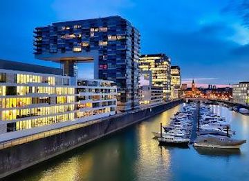 germany/dusseldorf/attraction/kranhauser-im-rheinauhafen