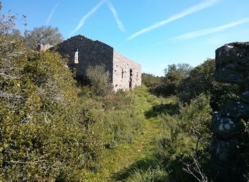portugal/serra-de-sintra/attraction/ovil-da-quinta-do-pisao