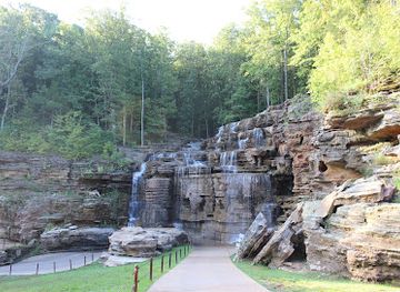 missouri/table-rock-lake/attraction/lost-canyon-cave-and-nature-trail