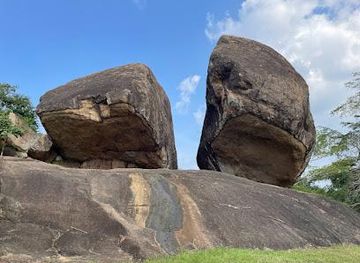 sri-lanka/anuradhapura/attraction/vessagiriya