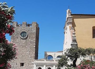 italy/taormina/attraction/torre-dell-orologio-e-porta-di-mezzo
