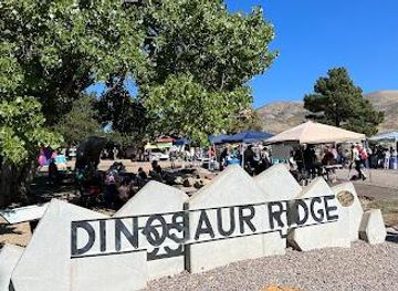 colorado/denver/attraction/dinosaur-ridge-main-visitor-center