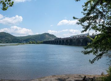 pennsylvania/susquehanna-valley/attraction/rockville-bridge