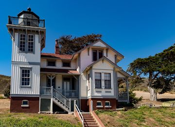 california/pismo-beach/attraction/point-san-luis-lighthouse