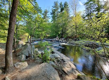 new-hampshire/southern-new-hampshire/attraction/wildcat-falls-conservation-area