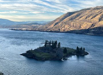 washington/columbia-river-gorge/attraction/mosier-twin-tunnels