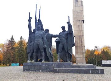 ukraine/khmelnytskyi/attraction/monument-of-eternal-glory