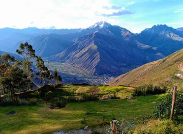 peru/lares-trek/attraction/centro-arqueologico-racchi-machuqolqa
