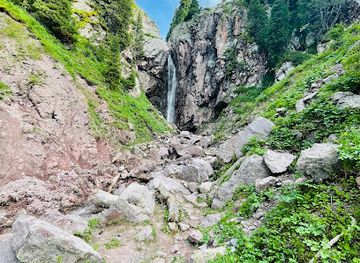 kyrgyzstan/jety-oguz-valley/attraction/vodopad-kok-bel