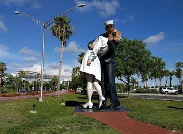 florida/st-petersburg/attraction/unconditional-surrender-sarasota-fl