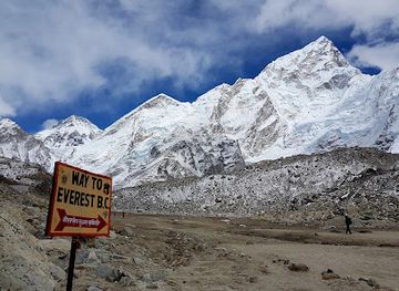 nepal/makalu-base-camp/attraction/khumbu-icefall-viewpoint