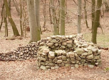 slovakia/zahorie/attraction/lantisov-hrad-land-art