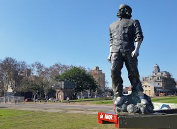 argentina/rosario/attraction/monumento-al-che-guevara
