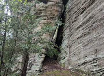 ohio/wayne-national-forest/attraction/high-rock-adventures-hocking-hills-ecotours-high-rock-escapes-hocking-hills-rocks