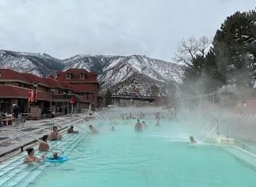 colorado/glenwood-springs/attraction/glenwood-springs-hot-springs-pool