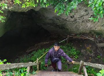 indonesia/togean-islands/attraction/goa-kehidupan