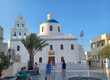 greece/santorini/oia/attraction/panagia-akathisto-square