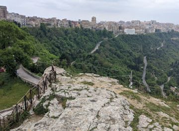 italy/sicily/attraction/lombardia-castle