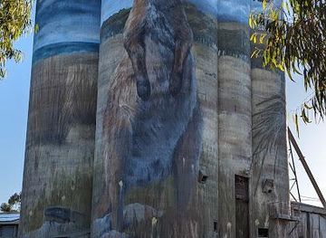 australia/kangaroo-island/attraction/kingscote-silo-art
