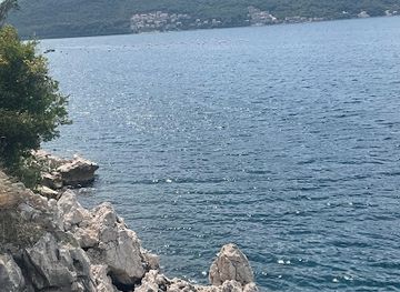 montenegro/kotor-bay/attraction/rhino-rock