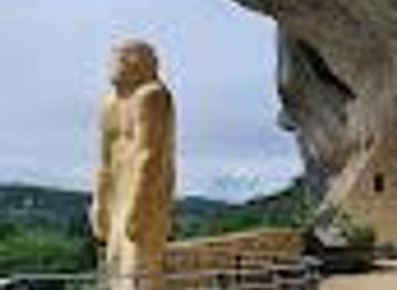 france/dordogne-valley/attraction/statue-de-l-homme-primitif