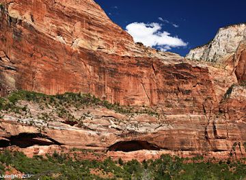 utah/zion-national-park/attraction/touchstone-wall