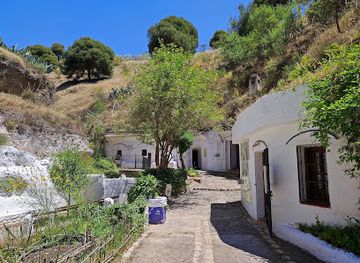 spain/granada/sacromonte/attraction/museo-cuevas-del-sacromonte-centro-de-interpretacion-del-valle-del-darro