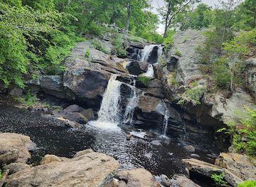 connecticut/gillette-castle-state-park/attraction/devil-s-hopyard-state-park