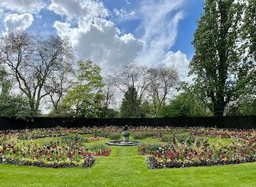 united-kingdom/windsor/attraction/queen-mary-s-rose-gardens