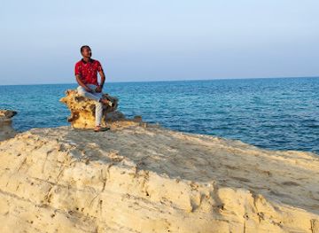 qatar/al-jassasiya-rock-carvings/attraction/fuwairit-rocky-beach