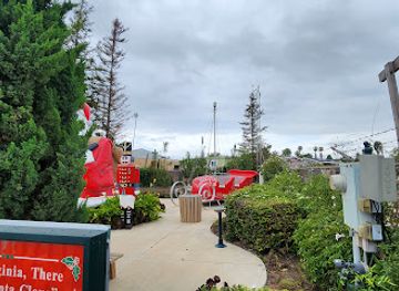 california/oxnard/attraction/santa-claus-statue