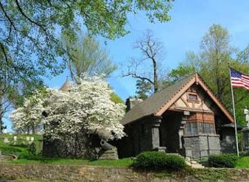 connecticut/bridgeport/attraction/huntington-s-history-decorative-arts-museum-at-the-soldiers-sailors-memorial-building