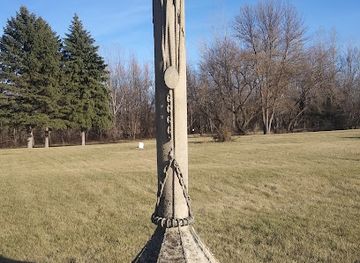 north-dakota/wahpeton/attraction/tent-pole-monument-to-circus-dead