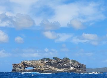 saint-vincent-and-the-grenadines/grenadines/attraction/london-bridge