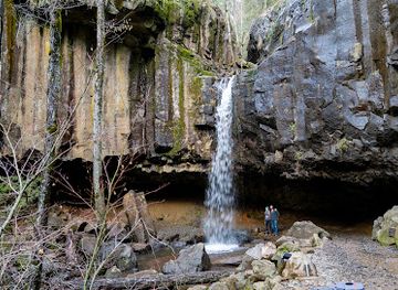 california/shasta-cascade/attraction/hedge-creek-falls