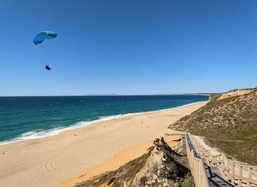 portugal/cascais/attraction/praia-das-bicas